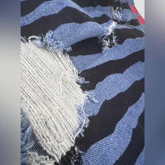 Her Universe DC Comics Birds of Prey Harley Quinn Denim Stars&Stripes Shorts 15 - Picture 8 of 14